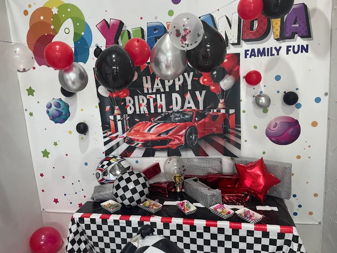 Decoración racing con logo Yupilandia